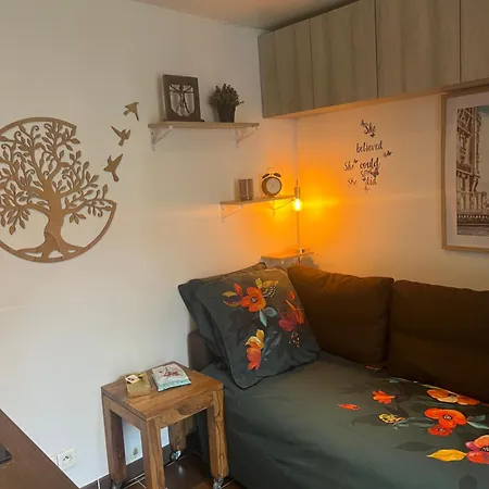 Bed Setting In Galeries Lafayette Street Apartment *